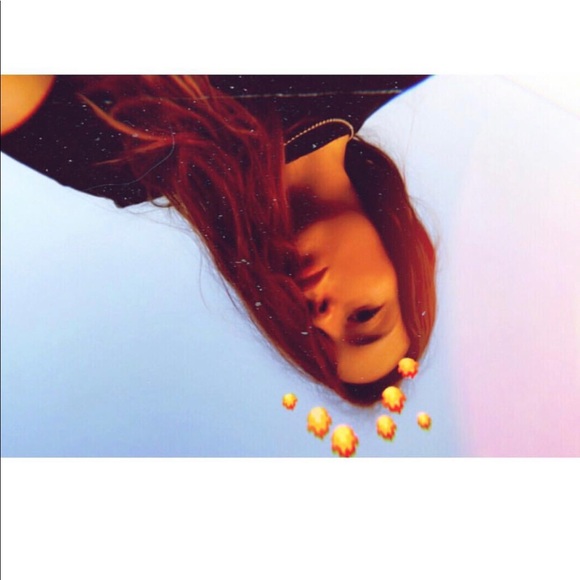 Meet your Posher, Eliette ig account @lunascloset.ca or @eliettemtl - Picture 1 of 1